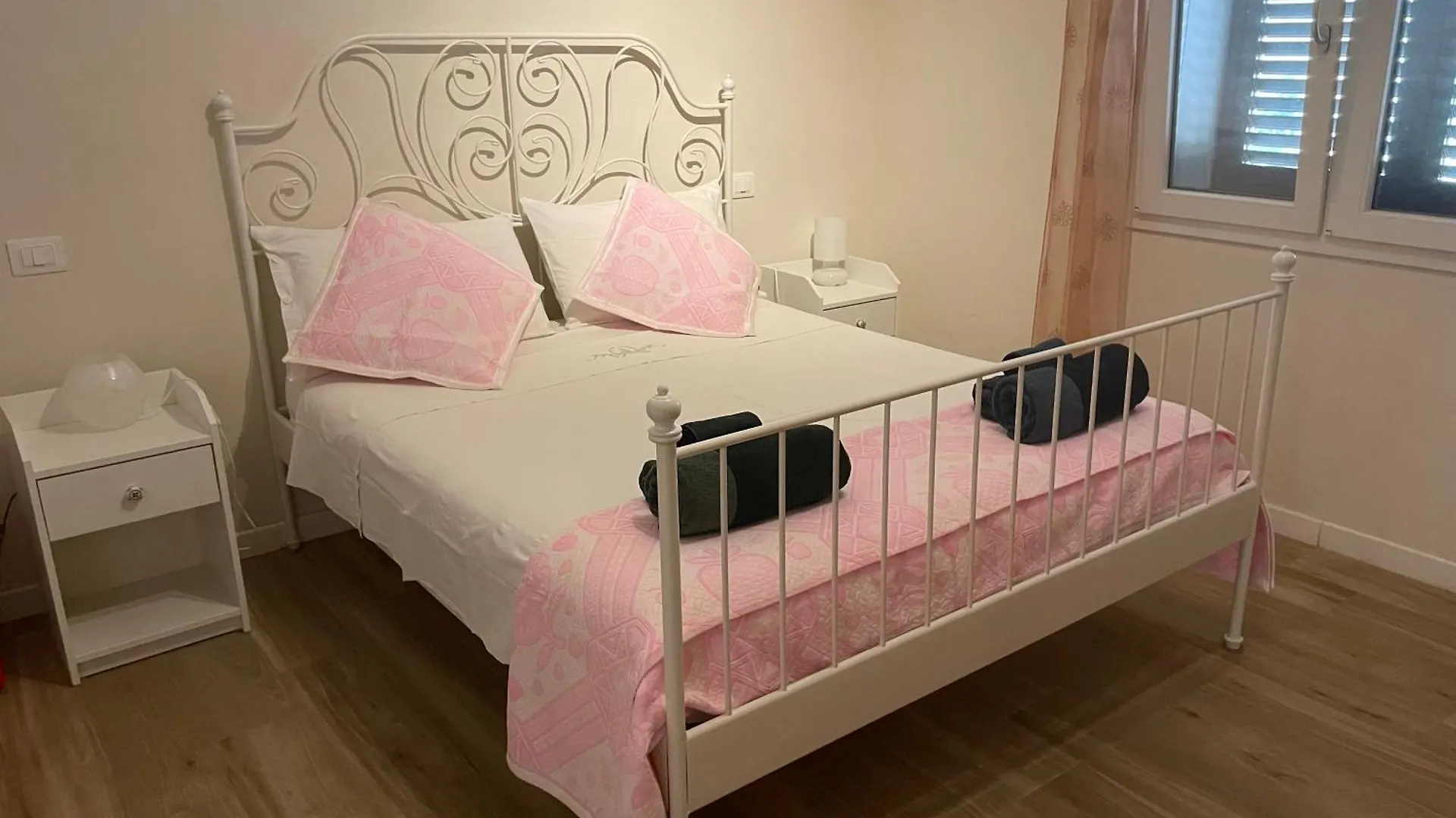 Casa Vacanze “Bouganville” Loc Avane Pisa Vecchiano Italy